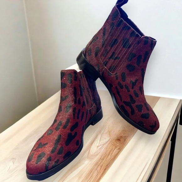 Leopard Print Chelsea Boots Ankle Booties Burgundy Black Animal Print - Picture 1 of 5